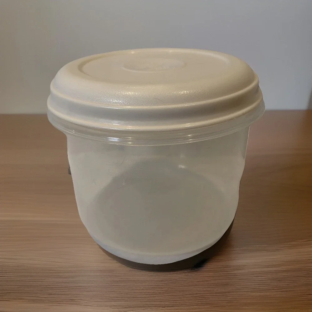 Rubbermaid 6 Cup Round #8  Food Storage Container Bowl W/ Lid #0022